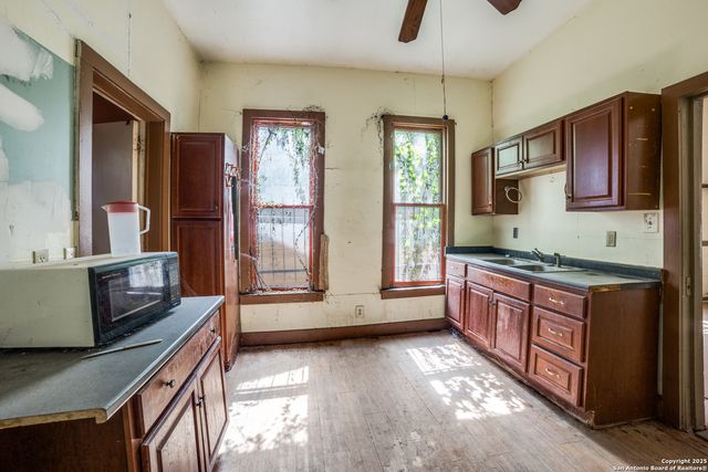 617 Dawson, San Antonio, TX 78202