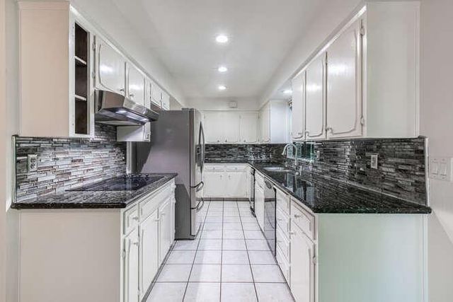 1940 Cougar Lane, Clovis, CA 93611