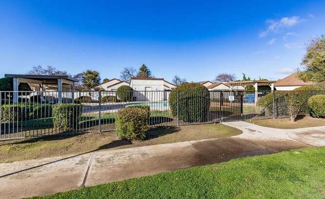 1940 Cougar Lane, Clovis, CA 93611