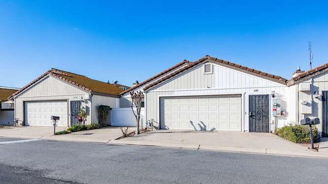 1940 Cougar Lane, Clovis, CA 93611