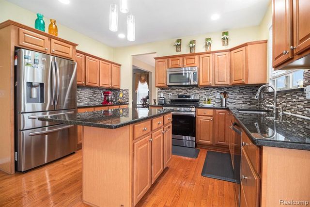 829 Grandview Drive, Commerce Twp, MI 48390