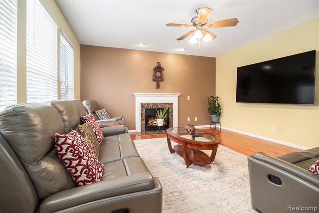 829 Grandview Drive, Commerce Twp, MI 48390