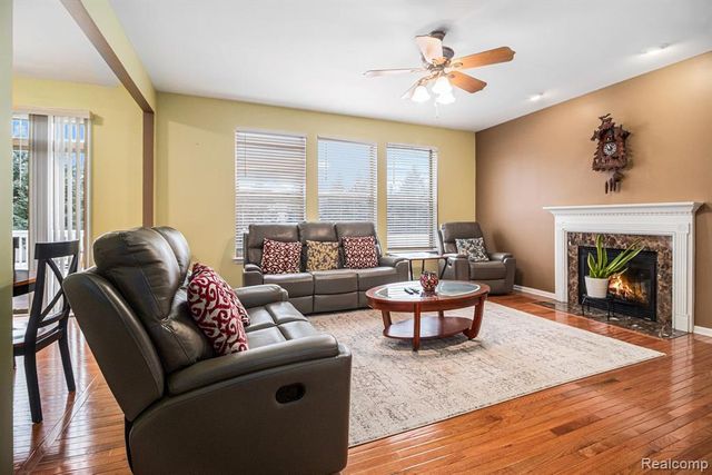 829 Grandview Drive, Commerce Twp, MI 48390