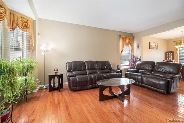 829 Grandview Drive, Commerce Twp, MI 48390