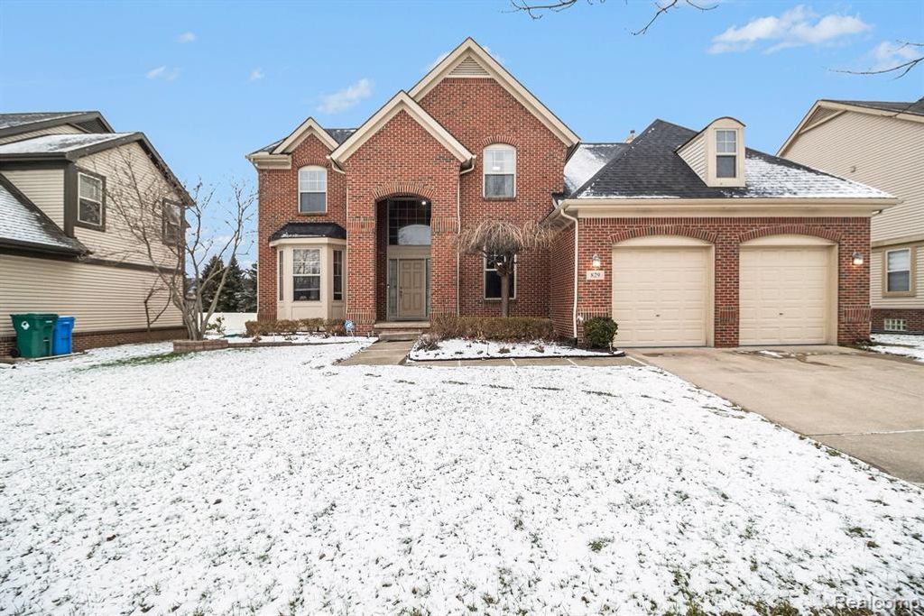 829 Grandview Drive, Commerce Twp, MI 48390