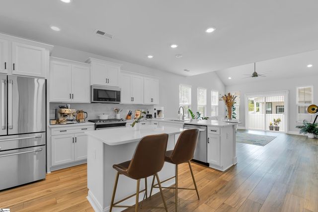 42 Carriage Run Drive, Simpsonville, SC 29681