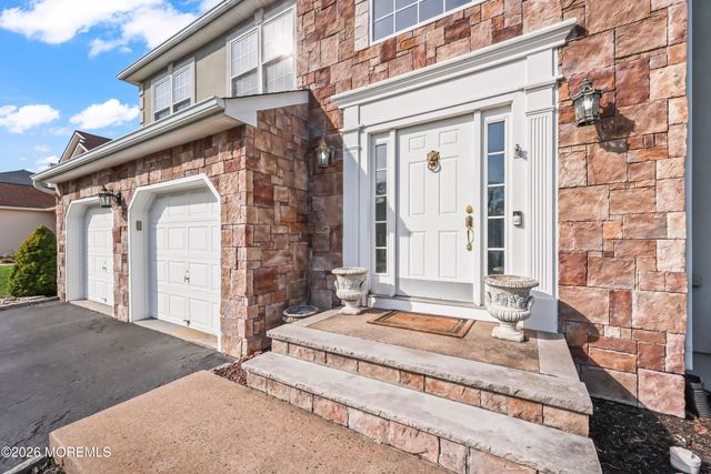 17 Sun Hollow Road, Howell, NJ 07731