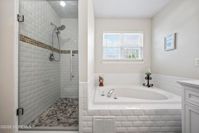 17 Sun Hollow Road, Howell, NJ 07731