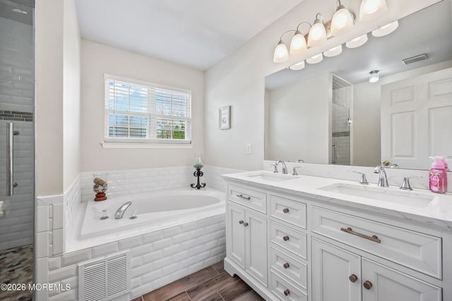 17 Sun Hollow Road, Howell, NJ 07731