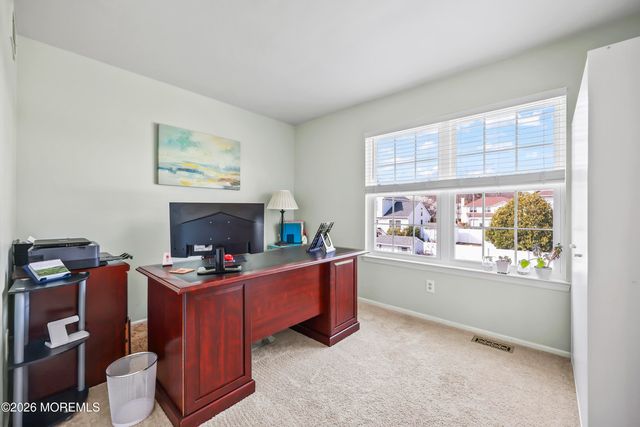 17 Sun Hollow Road, Howell, NJ 07731