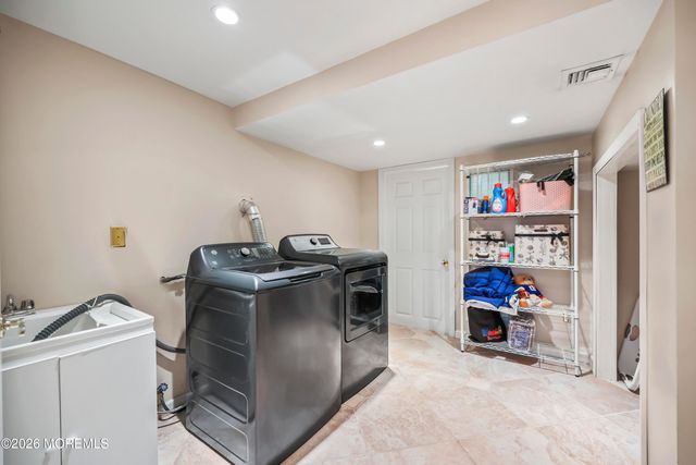 17 Sun Hollow Road, Howell, NJ 07731