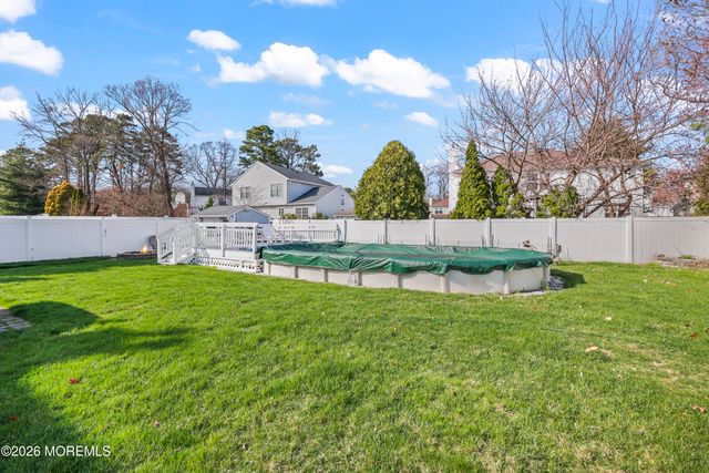 17 Sun Hollow Road, Howell, NJ 07731