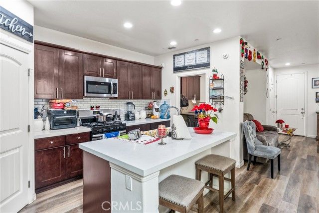 507 Villa Way, Colton, CA 92324