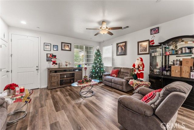 507 Villa Way, Colton, CA 92324