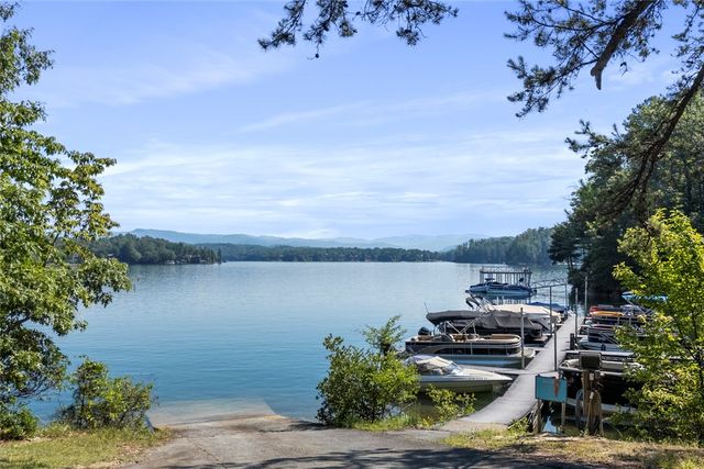 234 Bay View Drive, Salem, SC 29676