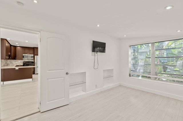 1637 N Victoria Park Road, Fort Lauderdale, FL 33305