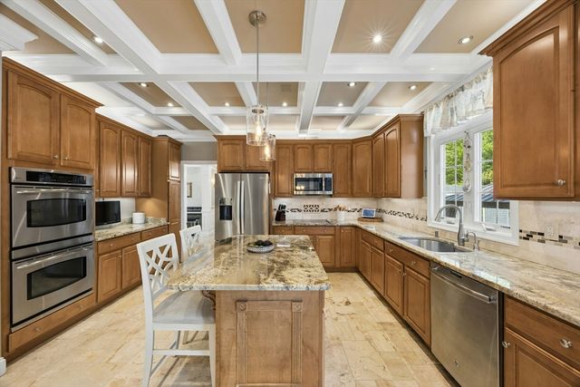 73 Fairway Drive, Northbridge, MA 01534