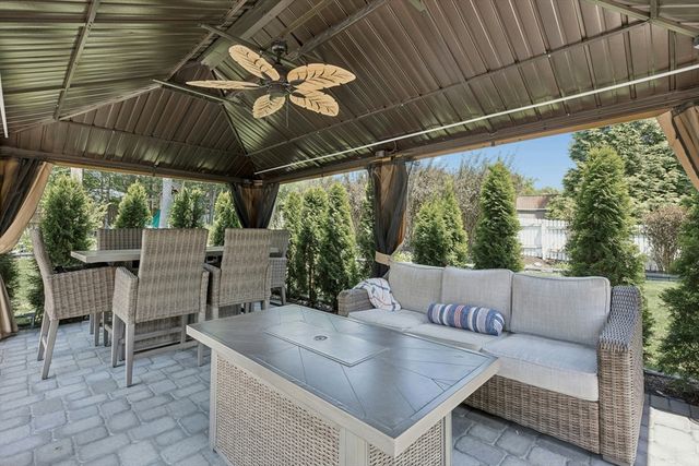 73 Fairway Drive, Northbridge, MA 01534
