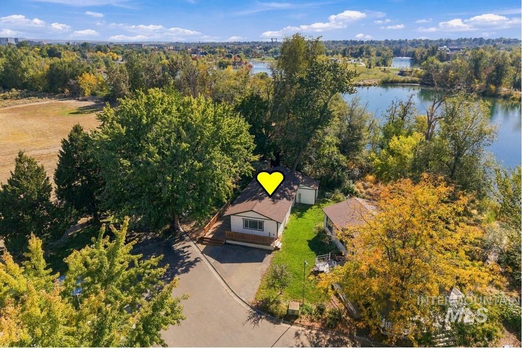 790 N Riviera Dr 56, Boise, ID 83703 photo 2