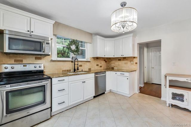 214 1st Street, Saint James, NY 11780