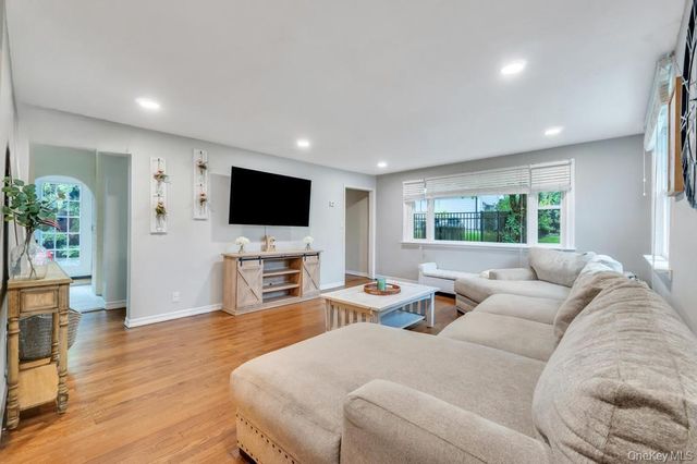 214 1st Street, Saint James, NY 11780
