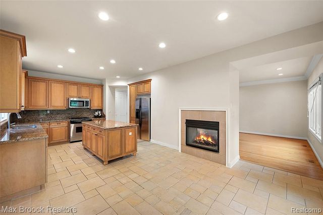 5348 Sunnycrest Drive, West Bloomfield, MI 48323