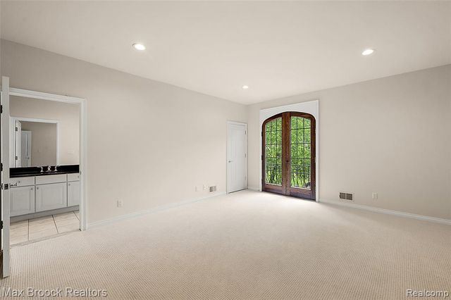 5348 Sunnycrest Drive, West Bloomfield, MI 48323