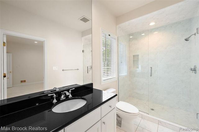 5348 Sunnycrest Drive, West Bloomfield, MI 48323