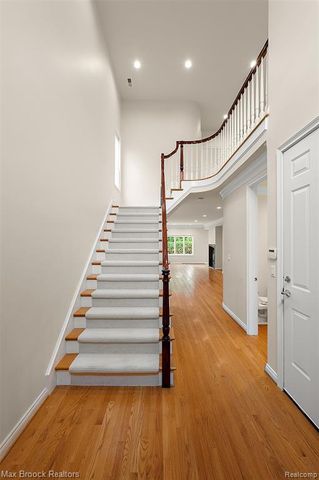 5348 Sunnycrest Drive, West Bloomfield, MI 48323