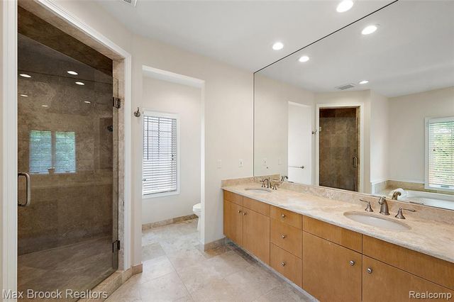 5348 Sunnycrest Drive, West Bloomfield, MI 48323