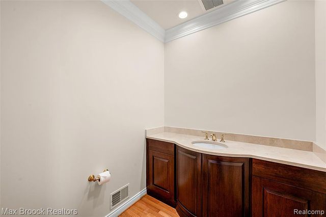 5348 Sunnycrest Drive, West Bloomfield, MI 48323