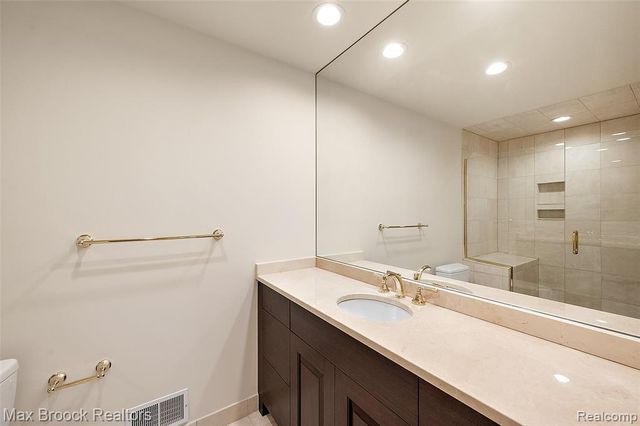 5348 Sunnycrest Drive, West Bloomfield, MI 48323