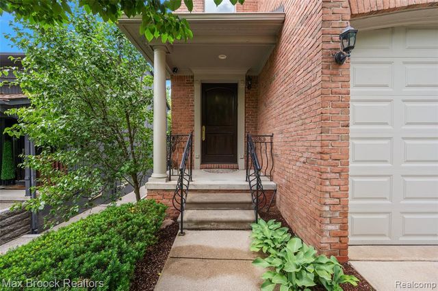 5348 Sunnycrest Drive, West Bloomfield, MI 48323