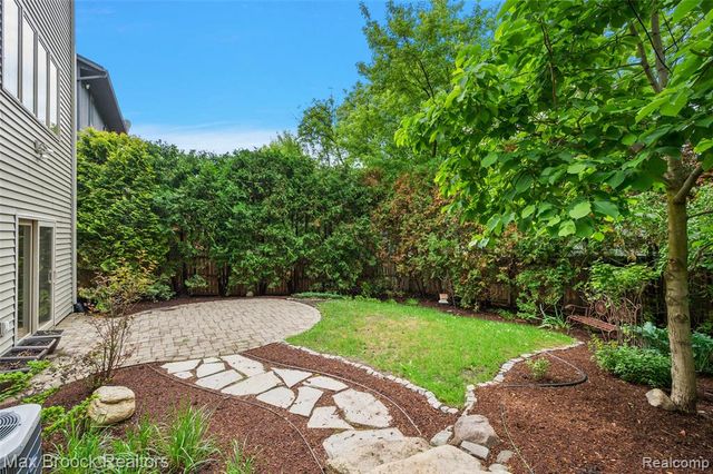 5348 Sunnycrest Drive, West Bloomfield, MI 48323
