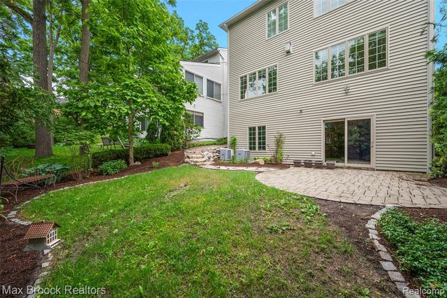 5348 Sunnycrest Drive, West Bloomfield, MI 48323