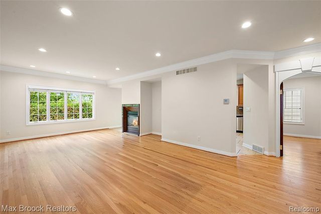 5348 Sunnycrest Drive, West Bloomfield, MI 48323