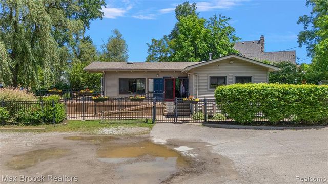 5348 Sunnycrest Drive, West Bloomfield, MI 48323