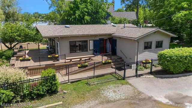5348 Sunnycrest Drive, West Bloomfield, MI 48323
