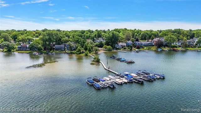 5348 Sunnycrest Drive, West Bloomfield, MI 48323