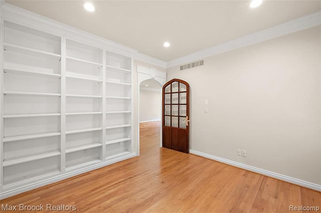 5348 Sunnycrest Drive, West Bloomfield, MI 48323
