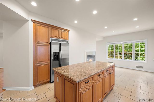 5348 Sunnycrest Drive, West Bloomfield, MI 48323