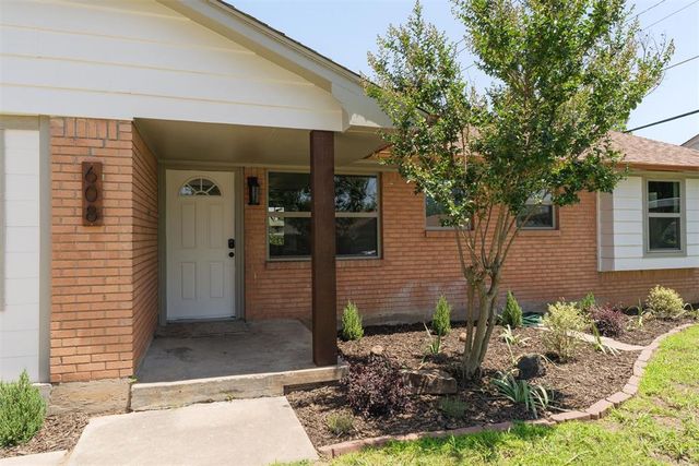 608 N Dallas Avenue, Moore, OK 73160