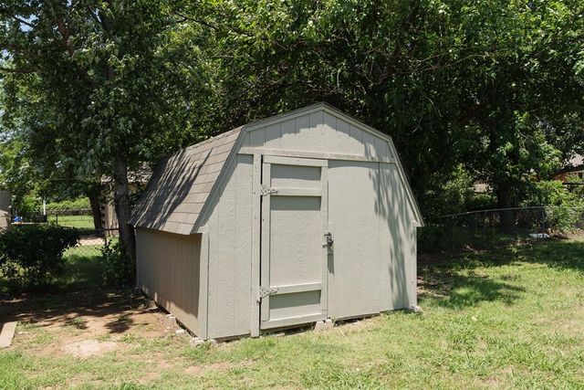 608 N Dallas Avenue, Moore, OK 73160