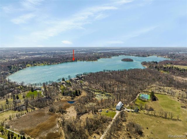 940 Lake Angelus Shores, Lake Angelus, MI 48326