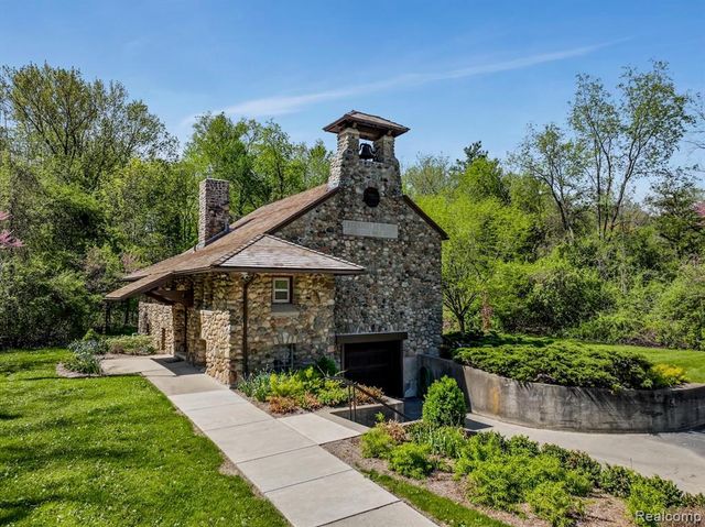 940 Lake Angelus Shores, Lake Angelus, MI 48326