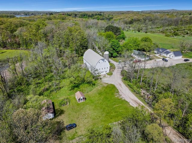 940 Lake Angelus Shores, Lake Angelus, MI 48326