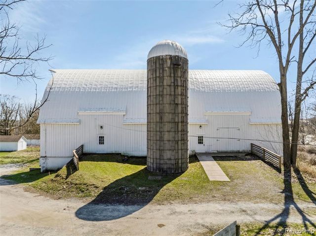 940 Lake Angelus Shores, Lake Angelus, MI 48326
