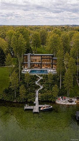 940 Lake Angelus Shores, Lake Angelus, MI 48326