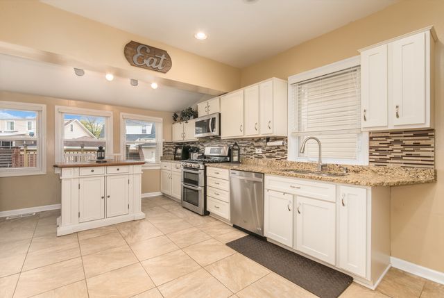 6461 W Raven Street, Chicago, IL 60631