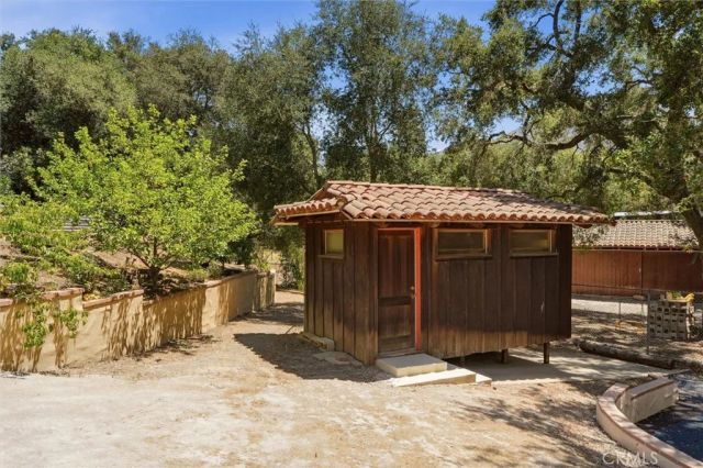 736 Crater Oak Drive, Calabasas, CA 91302